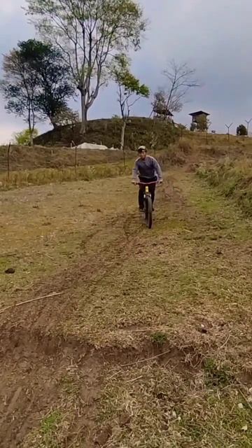 Slidin #mtb #mtbstunt #cyclestunt #cycling #downhill #cyclingshorts #shorts