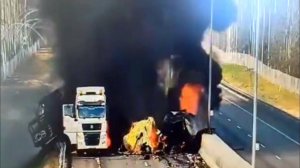 Стала известна причина ДТП с двумя фурами на трассе М11