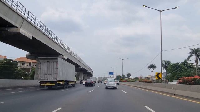 BISNIS JALAN TOL BIKIN KAYA JUSUF HAMKA Kita tiap hari bayar tiket jalan tolnya @harihariwalk_ID смотреть онлайн