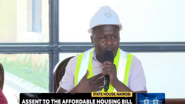 "KIBERA MTOTO WA MIAKA KUMI ANAJUA SEGZ!" MAN SHOCKS PRESIDENT RUTO AT STATEHOUSE смотреть онлайн