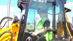 Трактор сломался отвалилось колесо