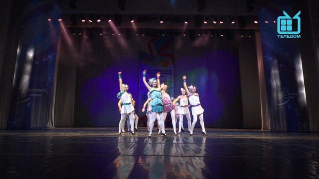 Студия "Дебют" "В джазе только девушки" смотреть онлайн