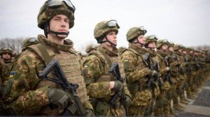 Бургеры за службу: что обещают молодым украинцам за контракт с ВСУ