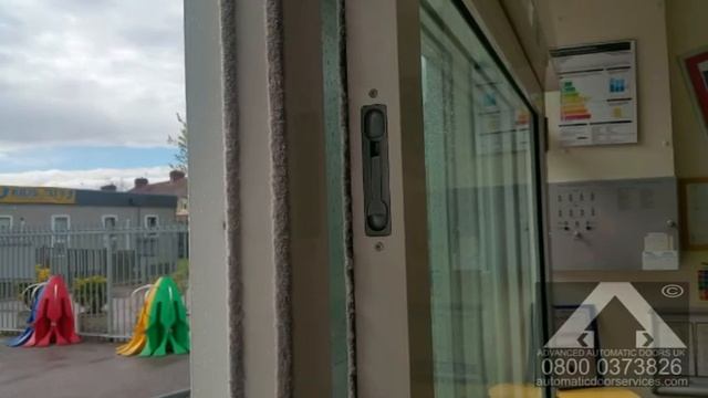 AUTOMATIC SLIDING DOOR UK FOR RECEPTION - BESPOKE смотреть онлайн