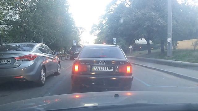 Киев, ул.Терещенковская. Разметка огонь! смотреть онлайн