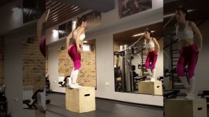 силовой подъем на плиобокс. Отличное упражнение для бедер и ягодиц.