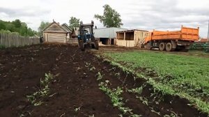 Пашем огород на МТЗ 82 с плугом Bomet 3-30