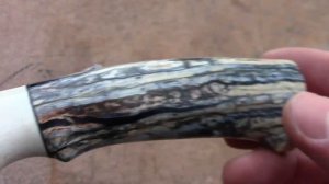 Нож с рукоятью из кости мамонта.