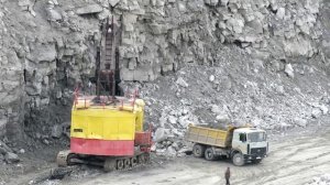 МАЗ-5516 и карьерный экскаватор ЭКГ-5А