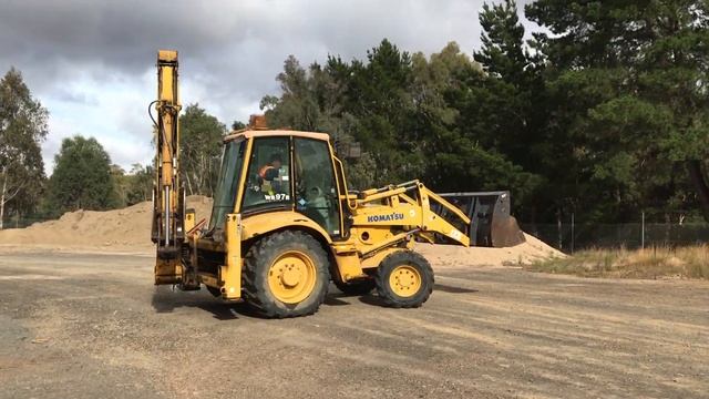 Komatsu WB97R смотреть онлайн