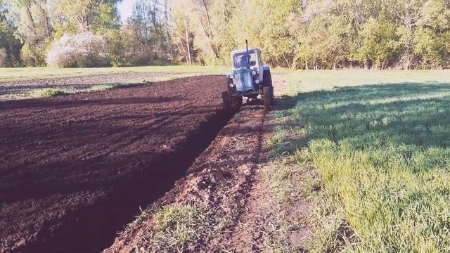 Пахота на ЮМЗ . смотреть онлайн