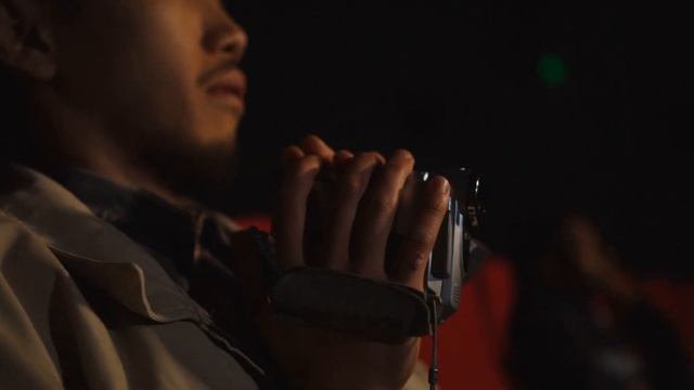 A Man Recording a Movie with a Video Camera | Free Stock Video - No Copyright | 4K смотреть онлайн