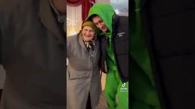 Дава купил квартиру бабушке 🥺 смотреть онлайн