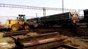 погрузчик ZL50G в работе