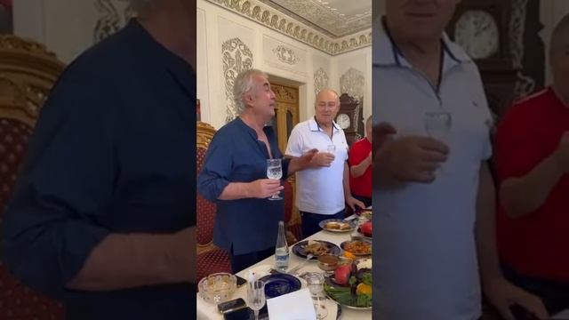 Салим Бай с друзьями в Ташкенте смотреть онлайн