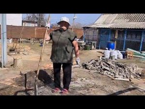 Мой дом у лимана. Убираем бетонную платформу, сами, под бывшим гаражем. Ремонт в Ейске.