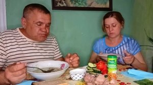 Жизнь в деревне. За окном птички поют