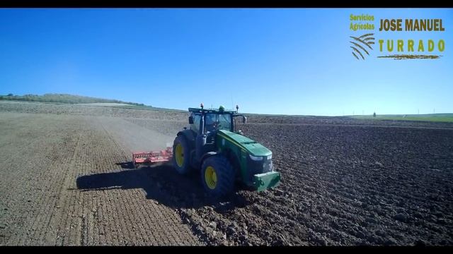 Tractor John Deere 8310R Grada Rotativa Maschio Aguila 6 metros смотреть онлайн