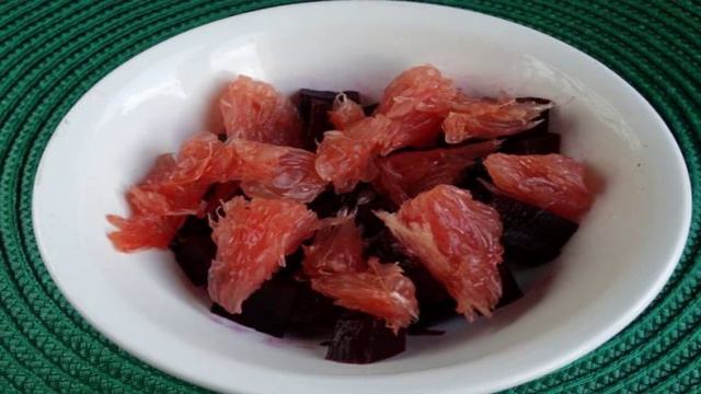 Салат со свеклой грейпфрутом и мятой