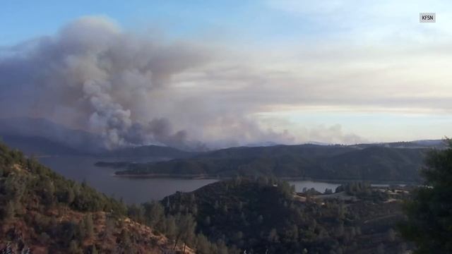California Wildfires | Pedro, Park Fires continue to grow смотреть онлайн