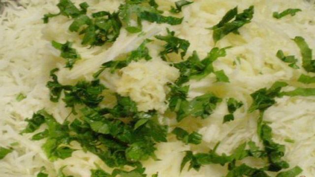 Салат из капусты и имбиря