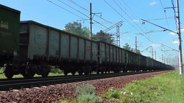 "Машка даёт медведя на скорости!" Тепловоз 2М62У-0045 с грузовым поездом смотреть онлайн