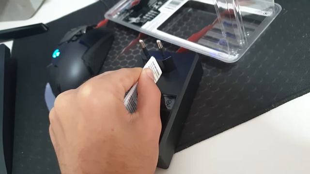 CARREGADOR DE PILHAS DURACELL COM 4 PILHAS AA. смотреть онлайн