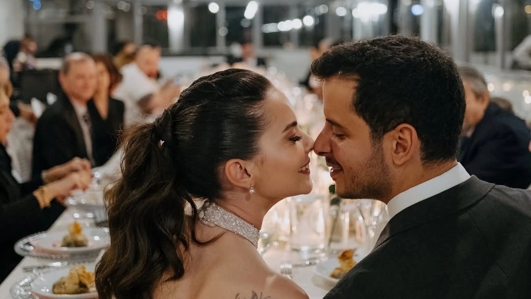 Помолвка Эзги Шенлер и Омера Гюргена смотреть онлайн