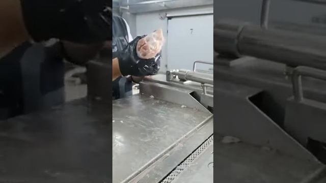 Снятие кожи с индейки на шкуросъемке ASB 600