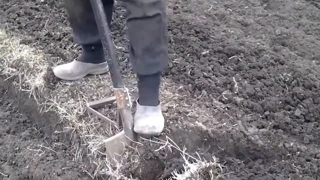 Как облегчить копание лопатой. Приспособление своими руками. смотреть онлайн