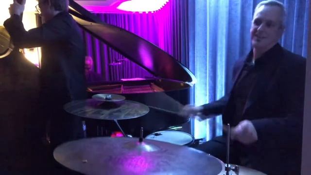 DOM SALVADOR TRIO - MEU FRACO É CAFÉ FORTE (DRUM CAM) смотреть онлайн