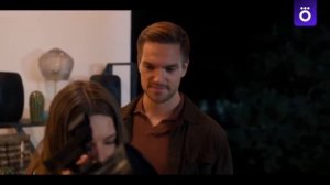 Какой девушке дарят подарки: Сергей купил Саше звезду (Постучись в мою дверь в Москве)