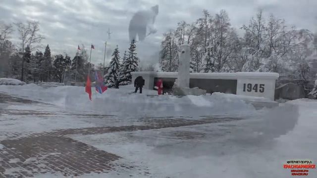 Уборка на площади Победы смотреть онлайн