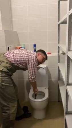 Спать некогда. Директор работает