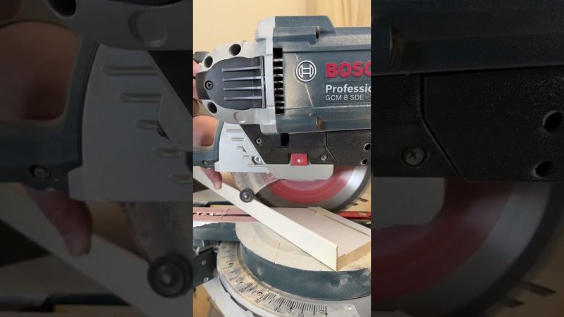 Резка плинтусов и дверных откосов | Bosch пила