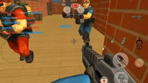 Играю в игру Strike fortress box с братом.нуб vs про