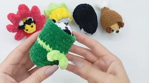 Вязаные игрушки. Обзор на мои новые мастер-классы. Вязаные игровые наборы и брелоки.