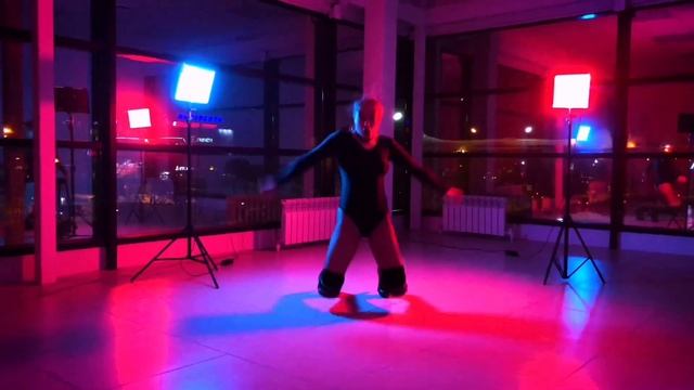 Two Feet - Go смотреть онлайн