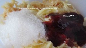 Яблочный насыпной пирог с брусникой