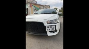 Квадратный номер на переднем бампере не видят камеры?