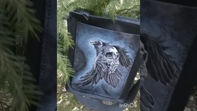 Мужская сумка из натуральной кожи с карвингом "Чёрный ворон" смотреть онлайн