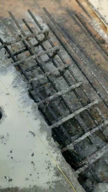 Делаем отверстия в мостовом ригеле под слив дождевой воды смотреть онлайн