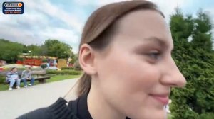 ПАРАДЕВИЧ И КАЯ ЦЕЛУЮТСЯ В ПАРКЕ РАЗВЛЕЧЕНИЙ