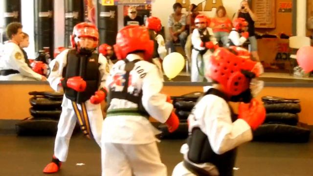 Alicia sparring at her blue belt gradiation at Karate America Eagle Harbor! смотреть онлайн