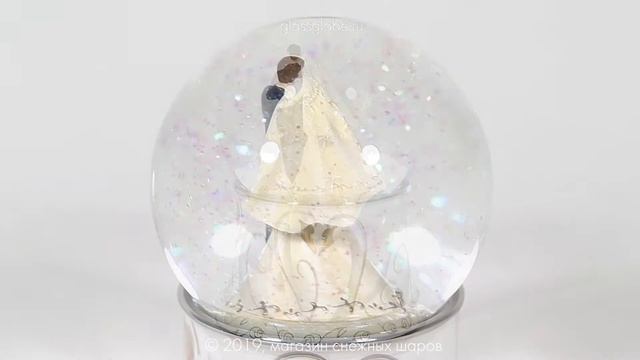 Свадебный стеклянный шар "Новобрачные" смотреть онлайн