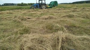 Трактор т 40 и МТЗ 82.1,  тюкуем сено, купили новую сеноворошилку Российского производства