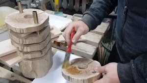 СВЕТИЛЬНИК ИЗ СПИЛОВ ДУБА