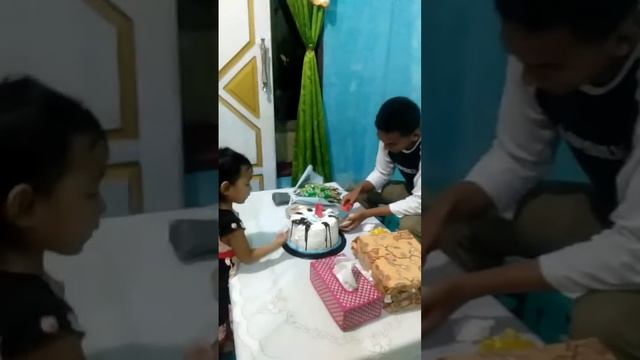 cute adeyakana nyanyiin & tiup lilin dihari Ultah Bang Anohito Leon ke 18th. смотреть онлайн
