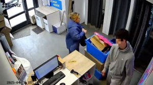 Беременная женщина чуть не разнесла питерский ПВЗ из-за того, что сотрудник не дал ей примерять трус