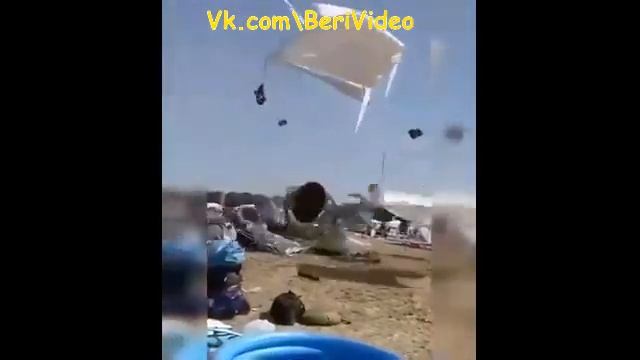 Смерч поднял палатки в небо смотреть онлайн